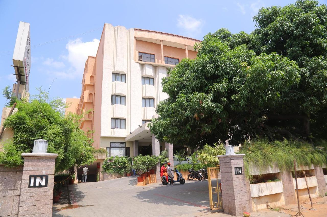Hotel Surguru Pondicherry Exterior photo